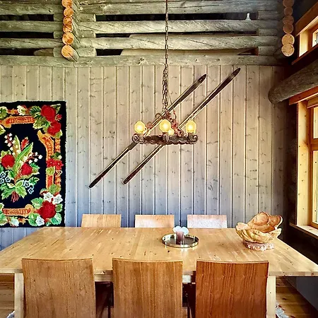 - Lapland Villas, Aarnilampi Beach, Private For Outdoor Lovers & Families, Sauna, Fireplace בקתה *