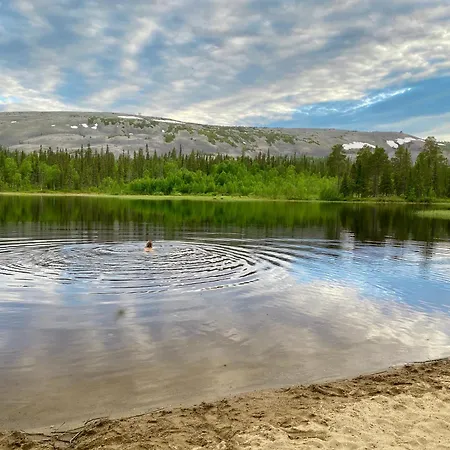 - Lapland Villas, Aarnilampi Beach, Private For Outdoor Lovers & Families, Sauna, Fireplace בקתה לוסטו